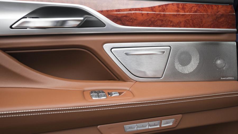 Детали интерьера Alpina B7 Bi-Turbo Allrad 2018 года  (NA) (фото 18 из 33)
